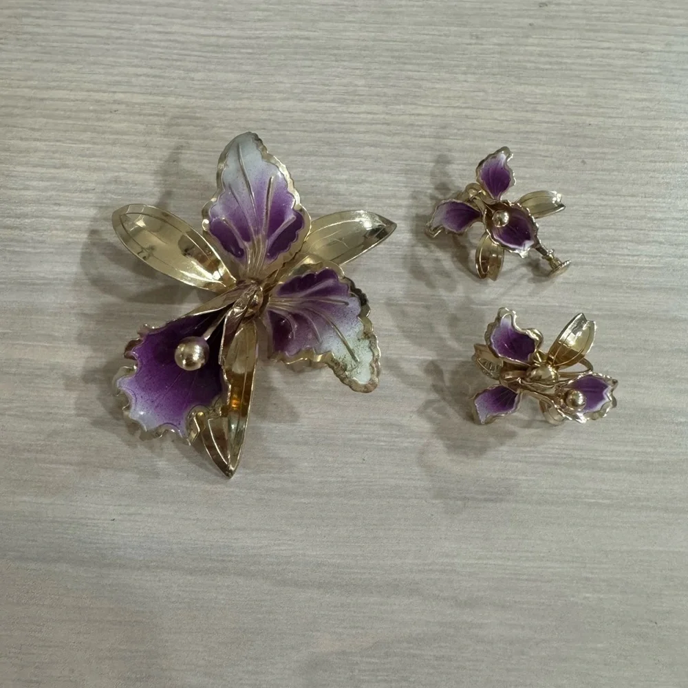Elegant Vtg Purple and Gold Enamel Orchid Floral Brooch & Earring Set